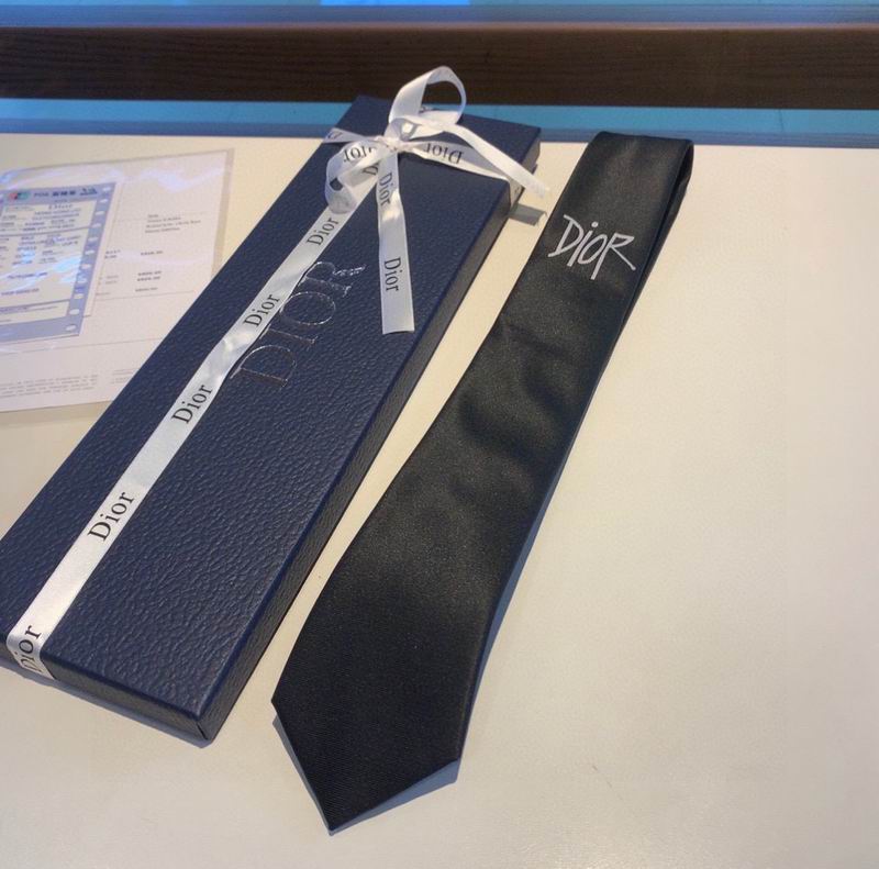 Dior Tie hm05